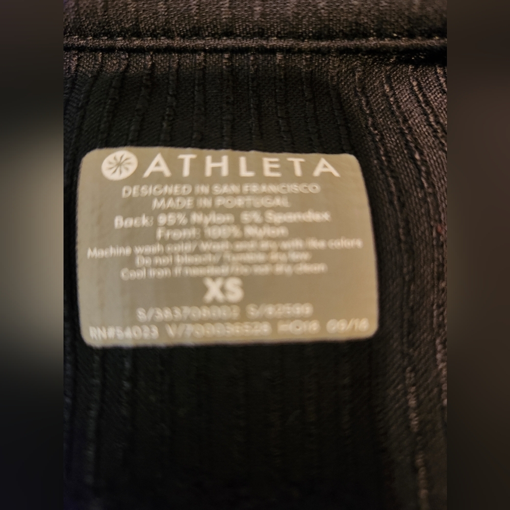 Athleta Women's Black Quilted Vest - Picture 4 of 5
